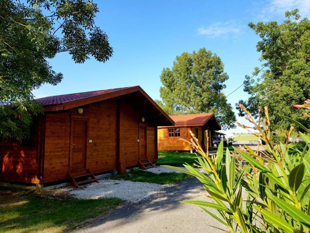 Arces-sur-Gironde Camping Les 2 Salamandres מראה חיצוני תמונה