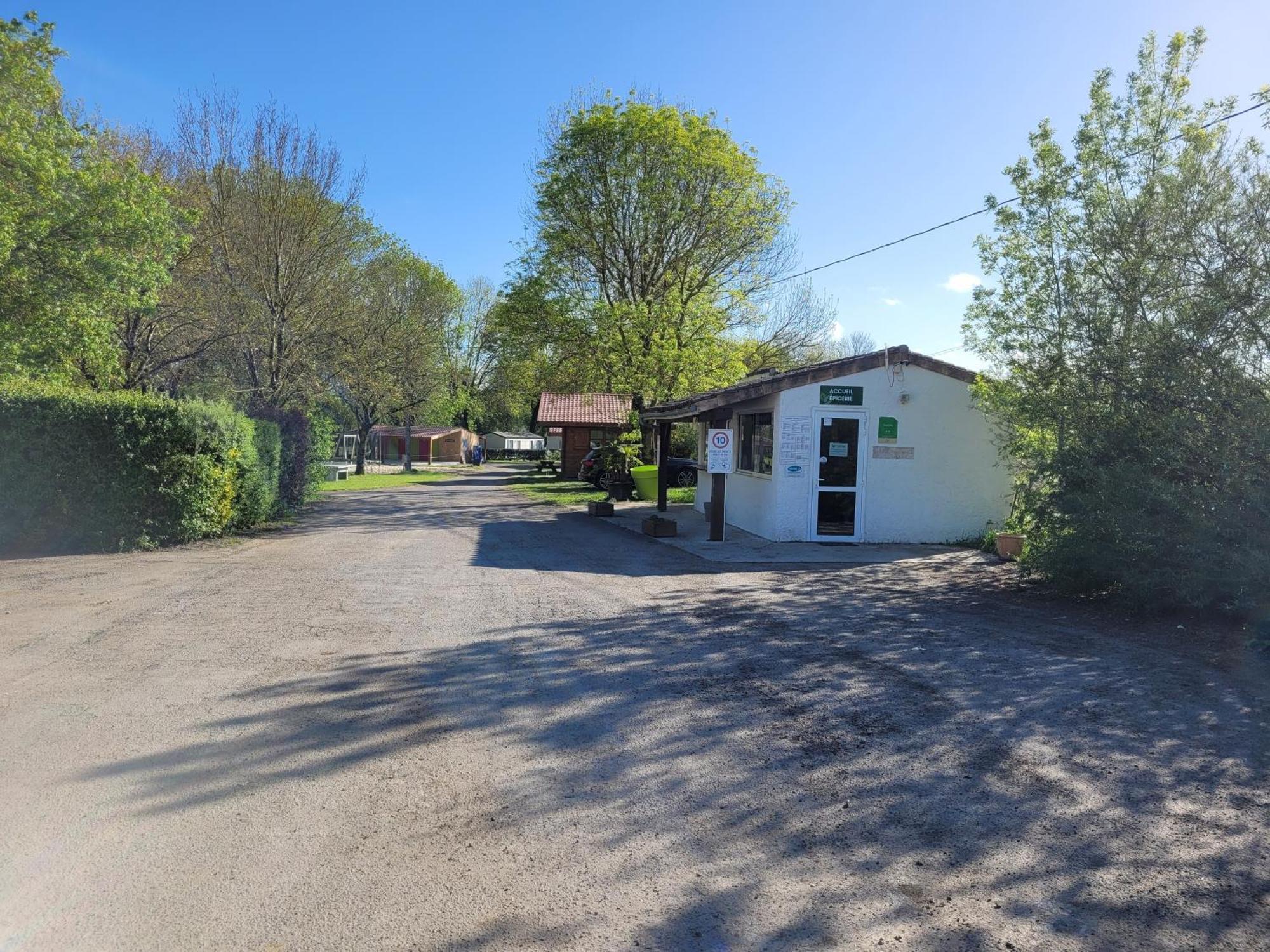 Arces-sur-Gironde Camping Les 2 Salamandres מראה חיצוני תמונה